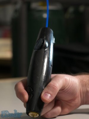 Primul stilou 3D din lume: Costă 56 de euro şi desenezi cu el în aer!